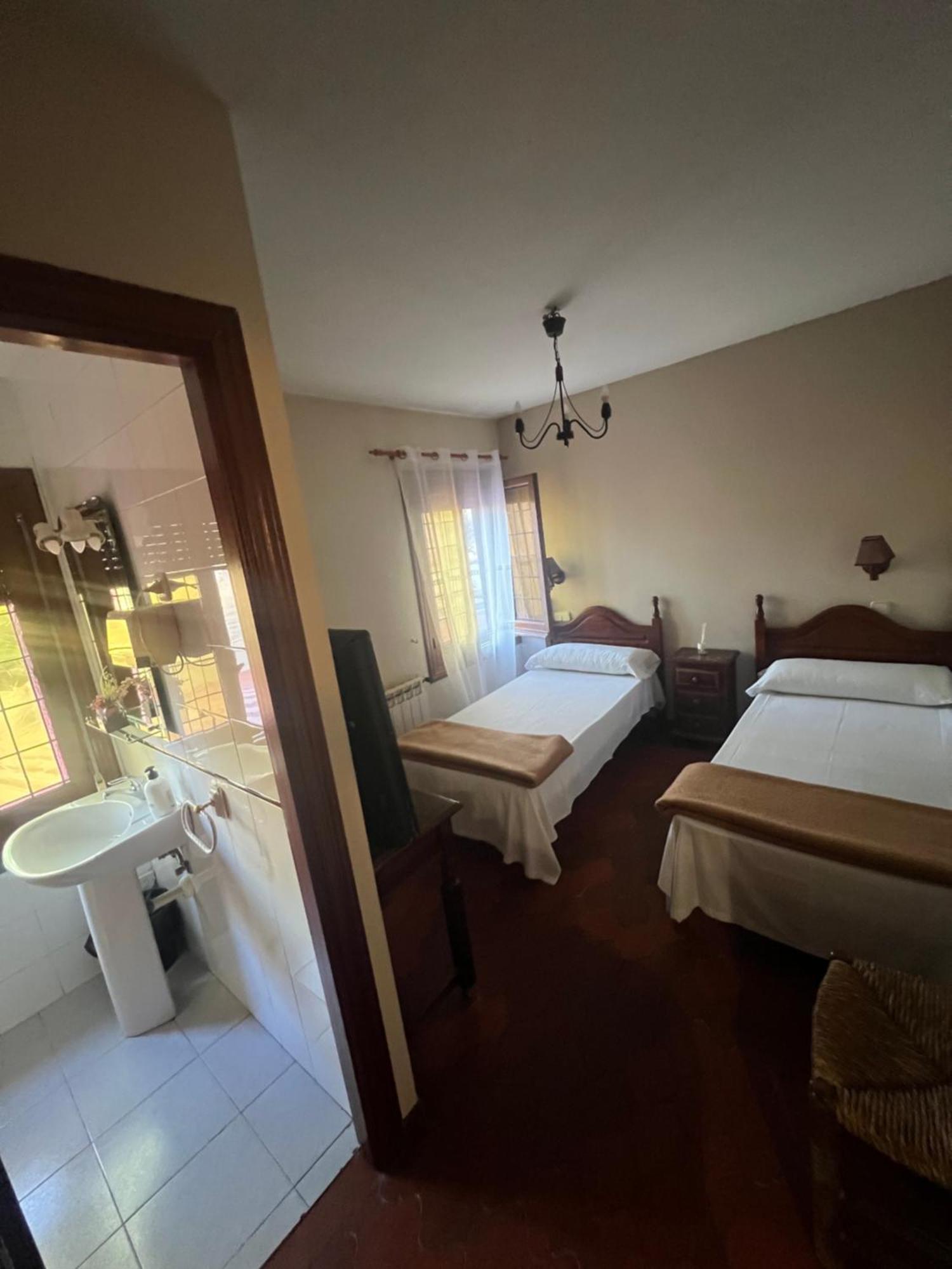 Hostal Sabor Fusion Hotell La Pradera de Navalhorno Exteriör bild